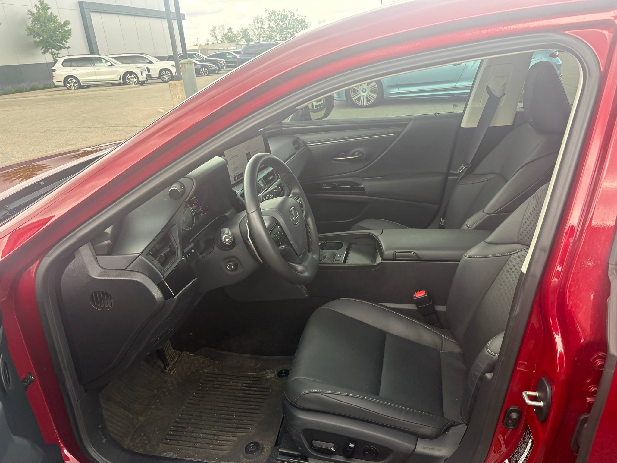 Used 2025 Lexus ES 300h F Sport FWD image 4
