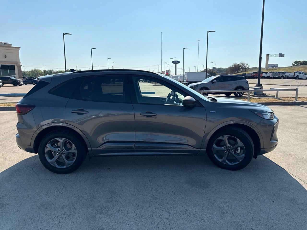 Used 2024 Ford Escape ST-Line w/ Tech Pack #1 FWD image 18