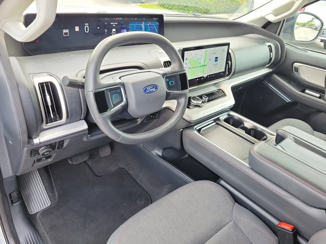 Certified 2025 Ford Expedition Active AWD/4WD image 21