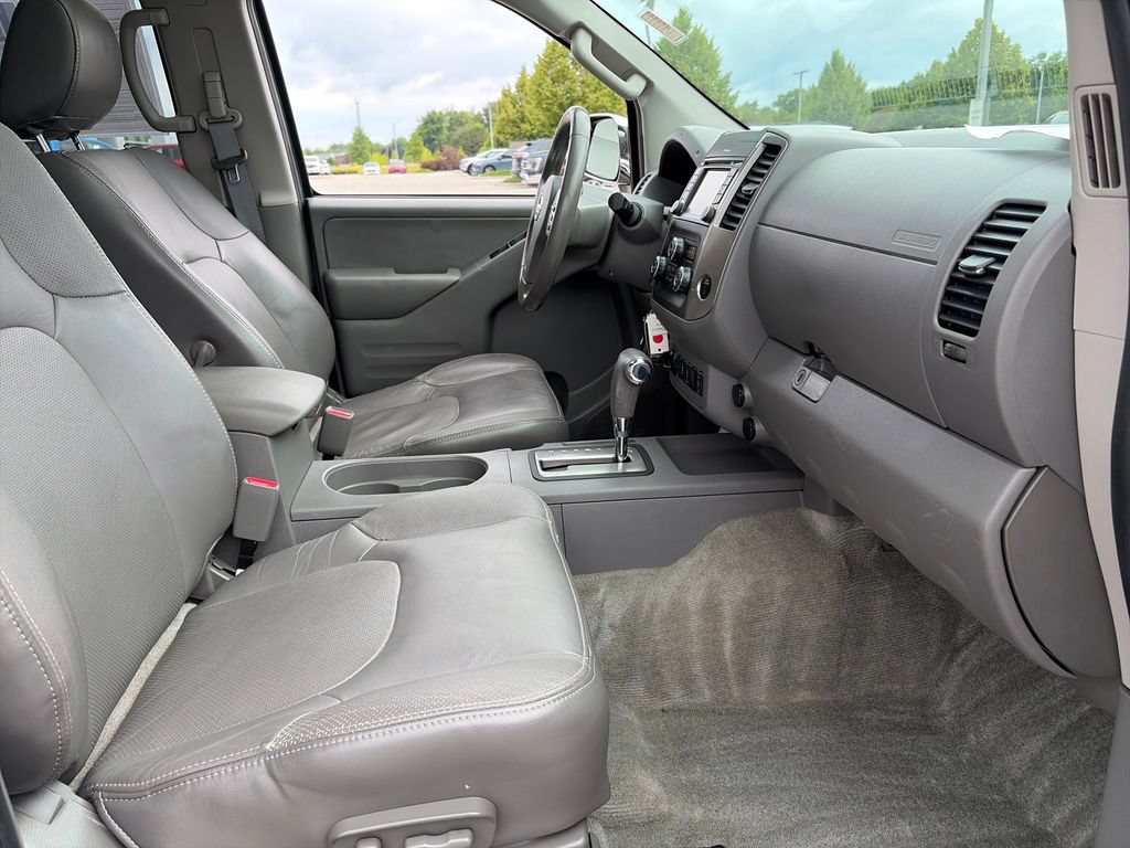 Used 2016 Nissan Frontier SL w/ Moonroof Package AWD/4WD image 11