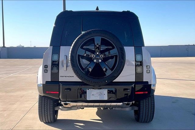 New 2026 Land Rover Defender 110 X-Dynamic SE image 4