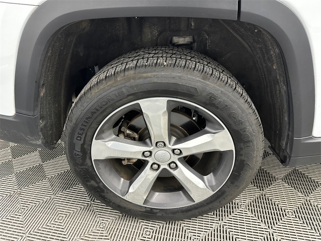 Used 2021 Jeep Grand Cherokee L Limited w/ Luxury Tech Group II image 19