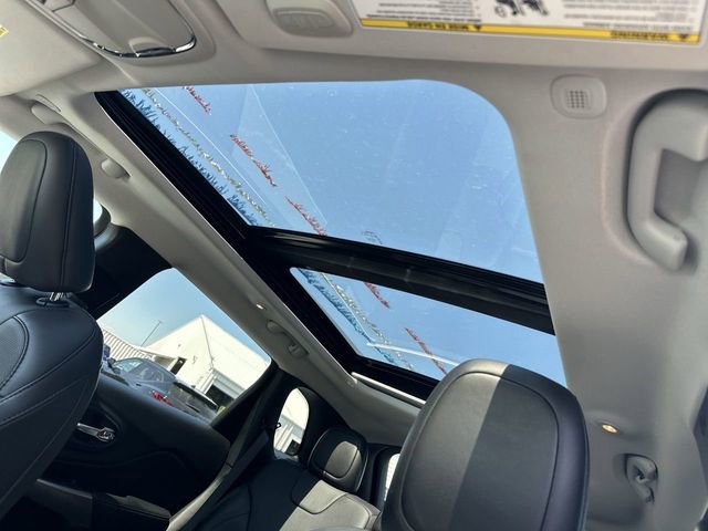 Used 2021 Jeep Cherokee Limited w/ Elite Package AWD/4WD image 19