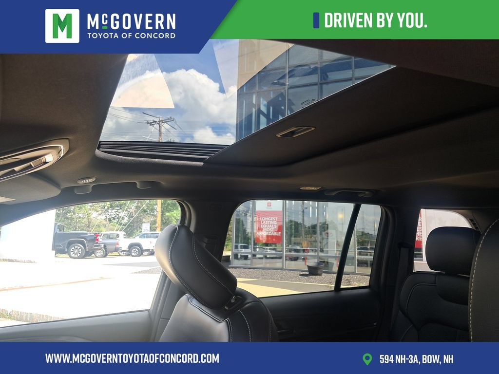 Used 2025 Jeep Grand Cherokee Altitude AWD/4WD image 17