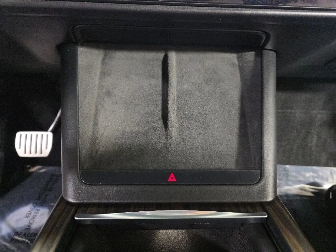 Used 2022 Tesla Model X image 35