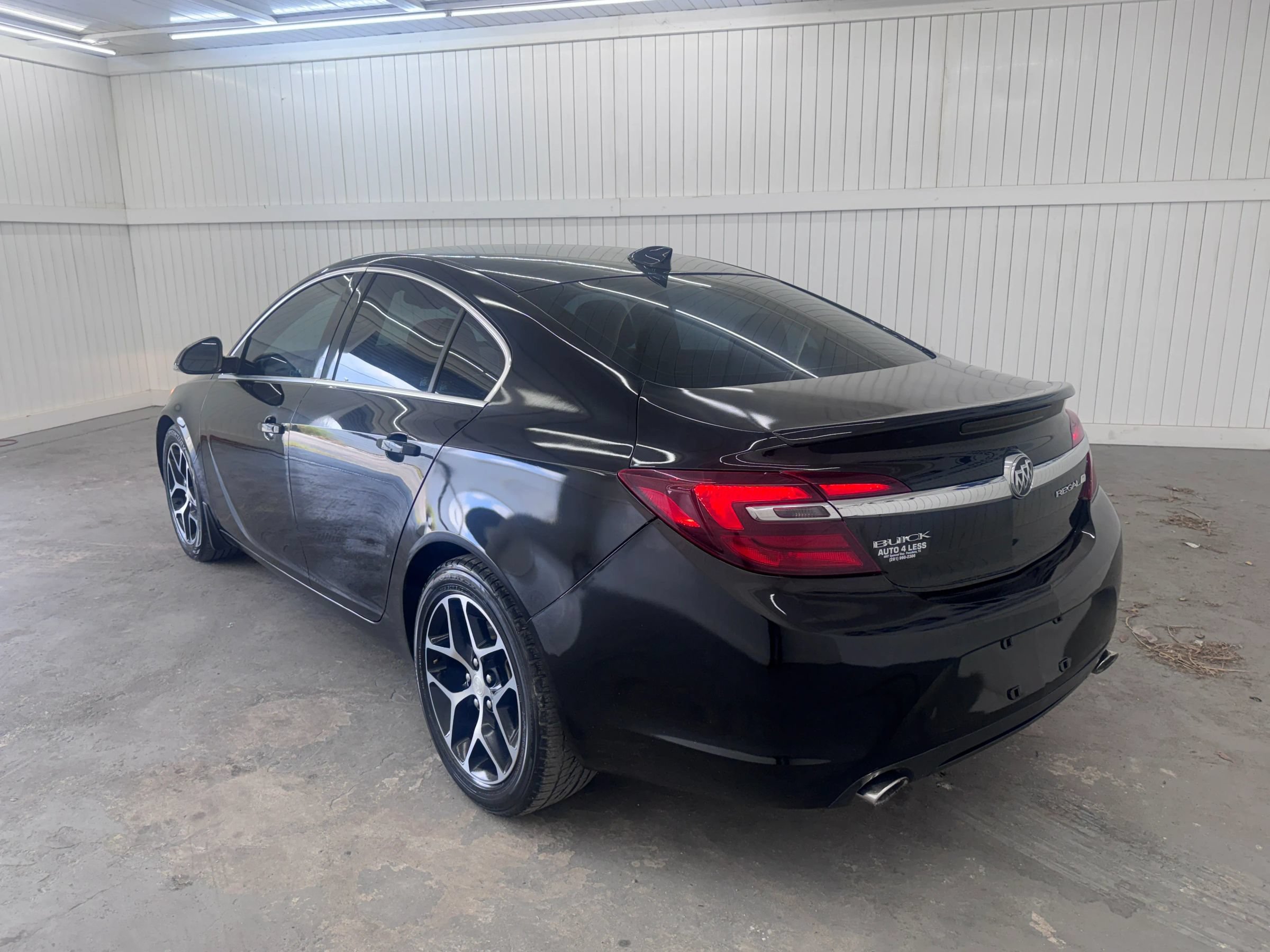 Used 2017 Buick Regal Sport Touring FWD image 7