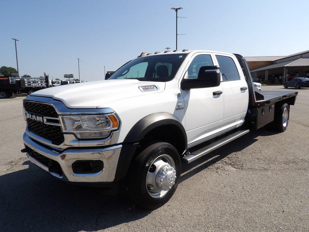 Used 2024 RAM 5500 Tradesman w/ Chrome Appearance Group AWD/4WD image 3