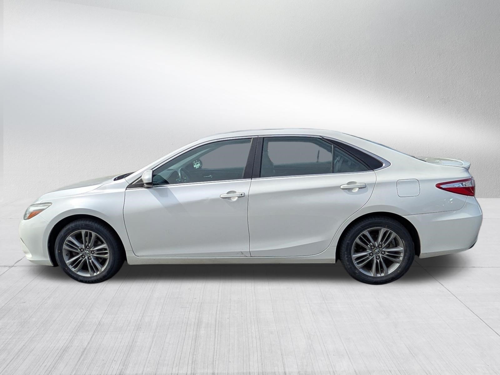 Used 2015 Toyota Camry SE FWD image 4