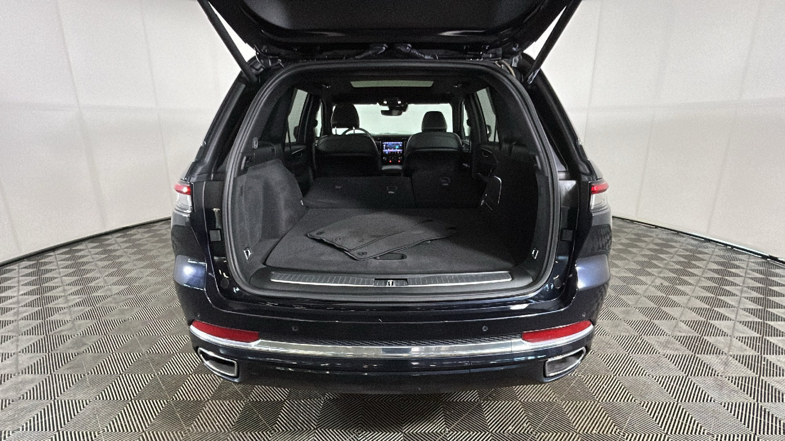 Used 2023 Jeep Grand Cherokee Overland AWD/4WD image 31
