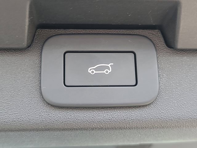 Used 2024 Land Rover Discovery S AWD/4WD image 12