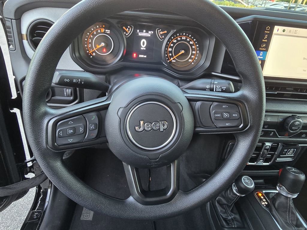 Used 2025 Jeep Gladiator Sport image 16