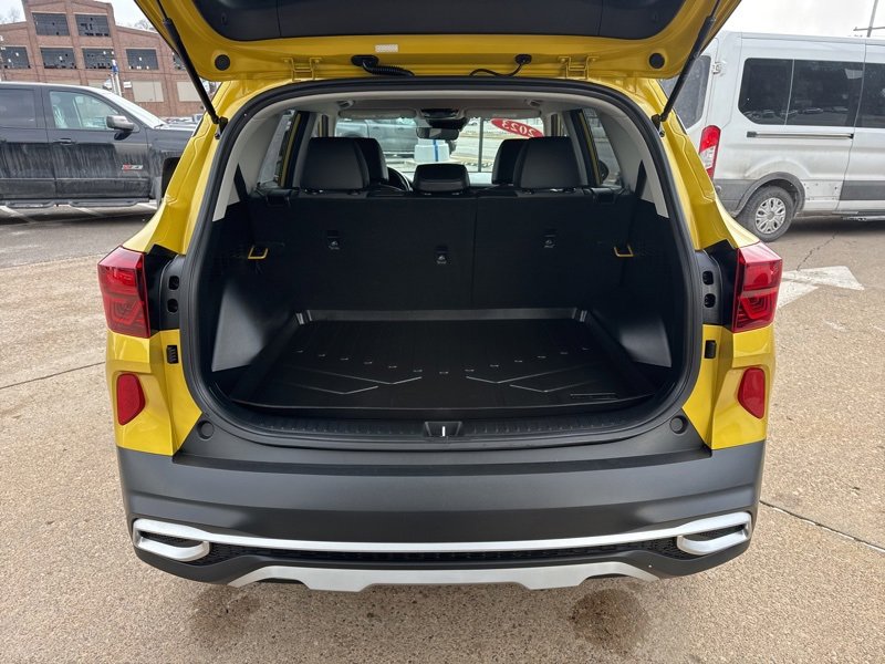 Used 2023 Kia Seltos S w/ Navigation Package image 10