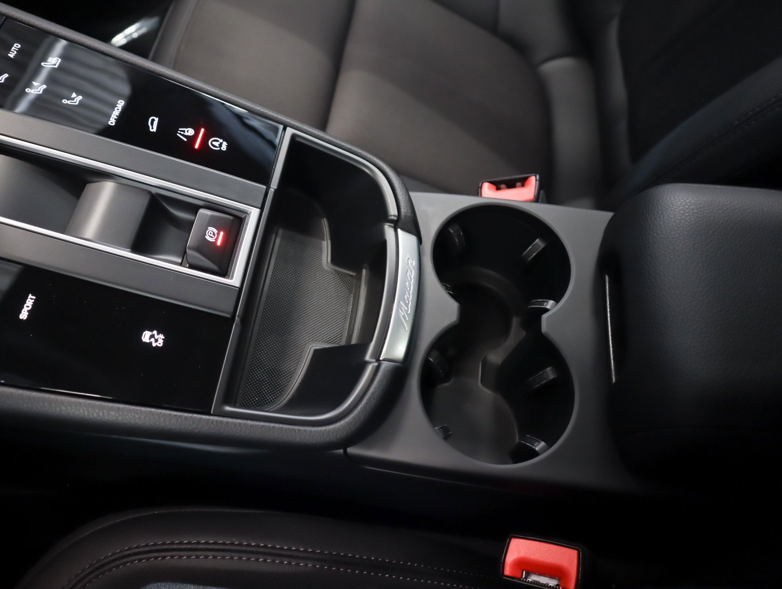 Certified 2026 Porsche Macan image 15