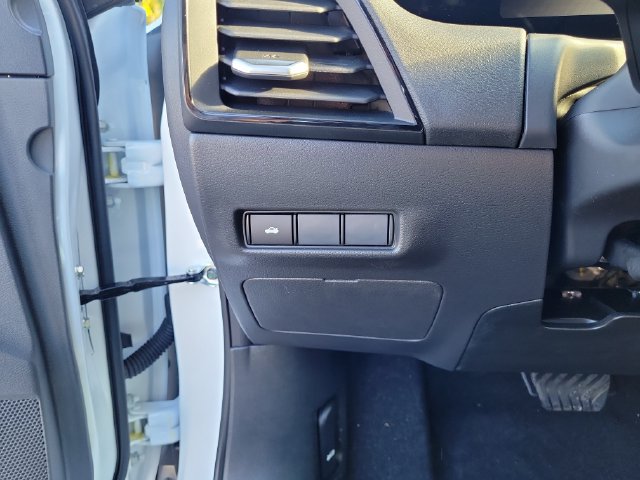 New 2027 Nissan Sentra SR w/ Floor Mat Package FWD image 19
