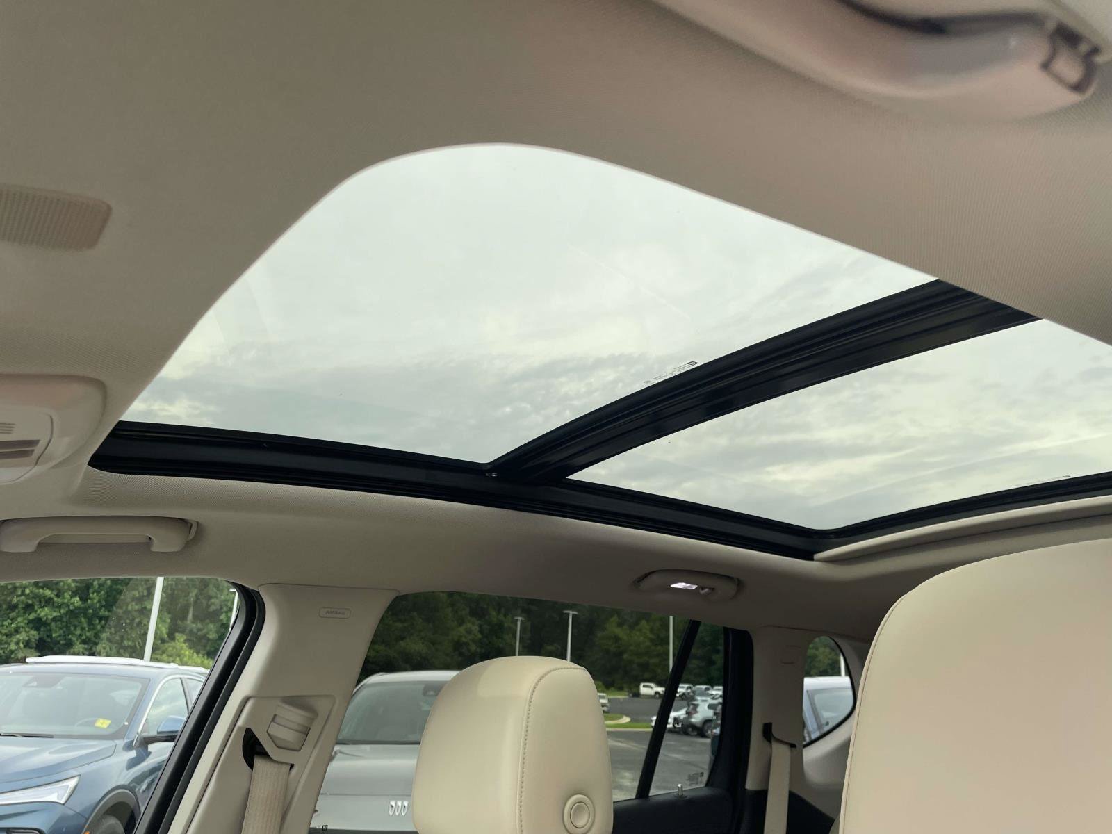 Used 2019 Buick Envision Essence FWD image 18