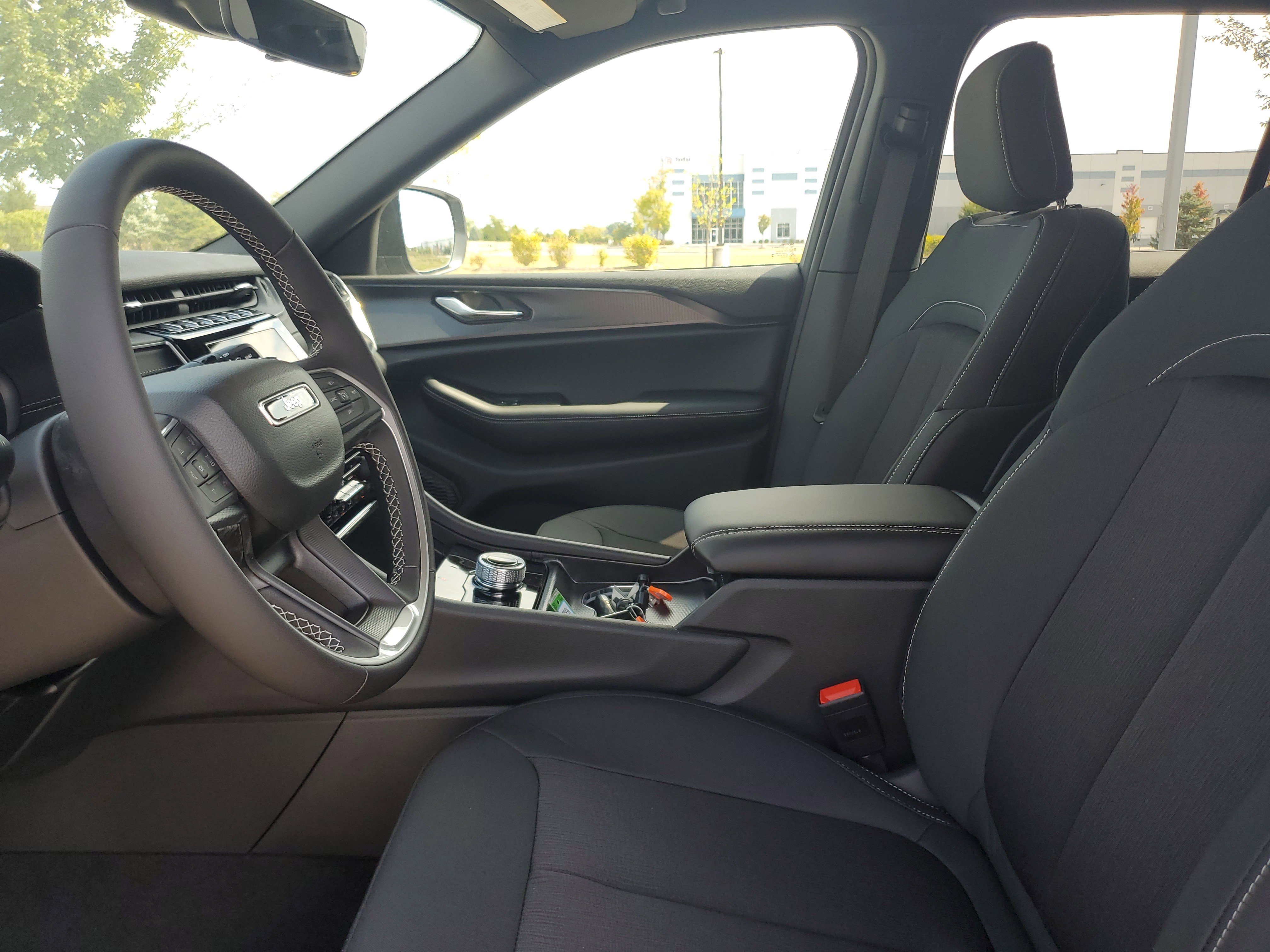 New 2025 Jeep Grand Cherokee Laredo X image 18