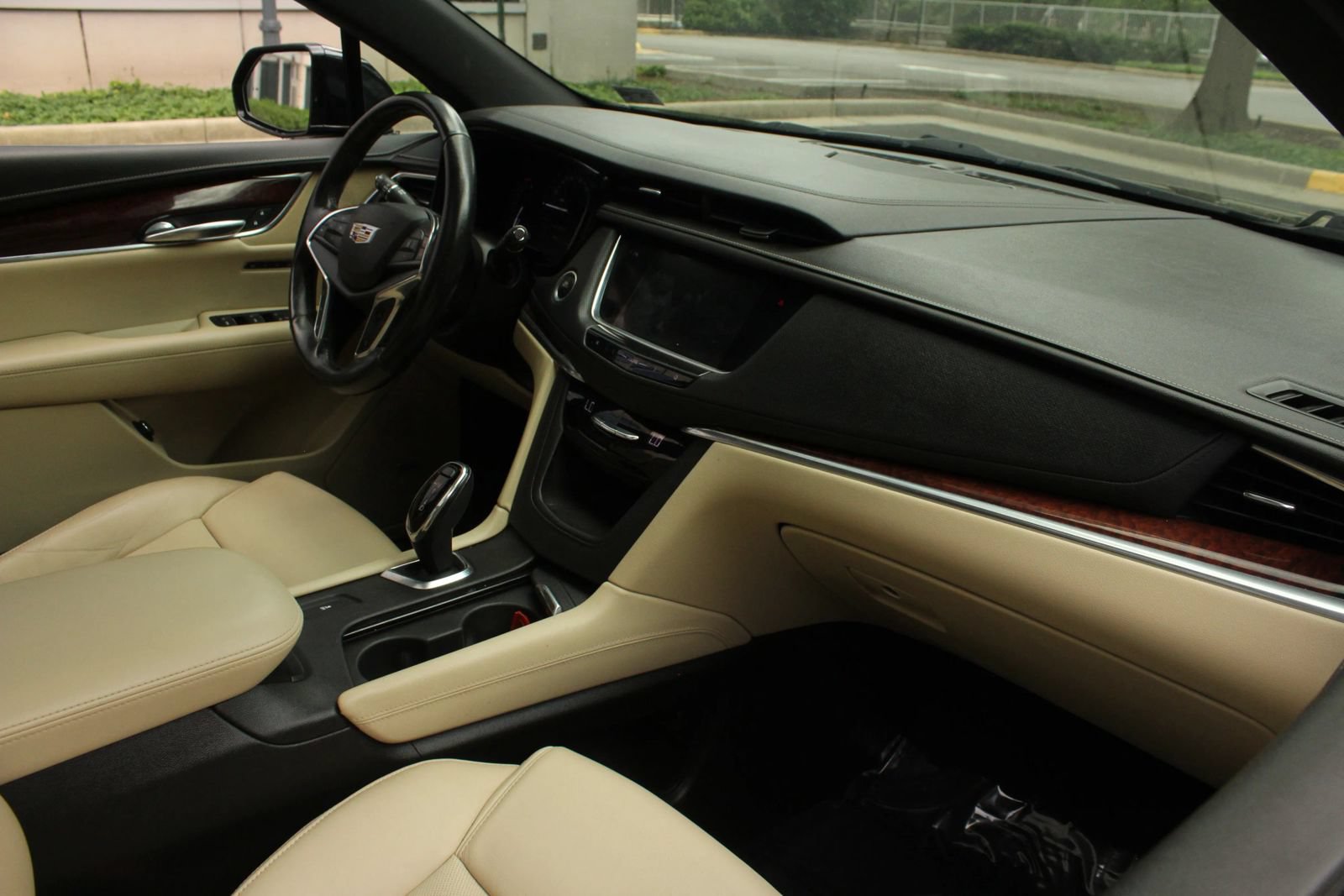 Used 2018 Cadillac XT5 Luxury w/ Driver Awareness Package FWD image 24