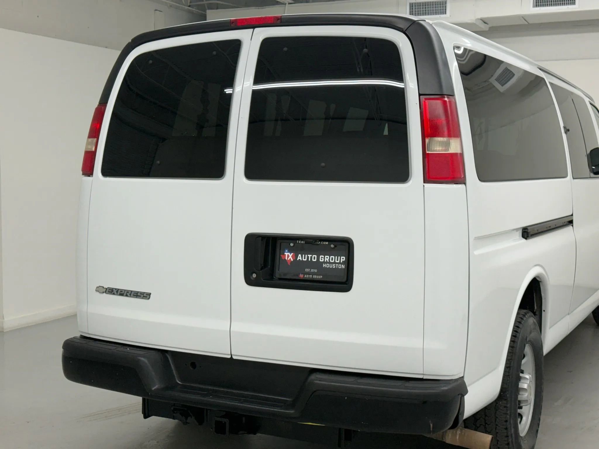 Used 2013 Chevrolet Express 3500 LS image 32