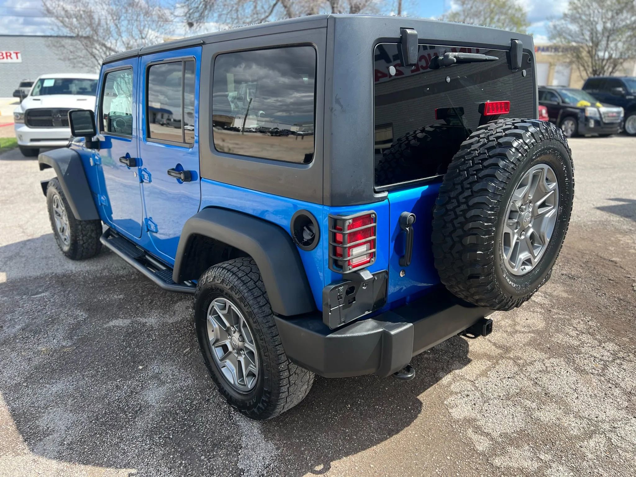 Used 2016 Jeep Wrangler Unlimited Rubicon w/ Connectivity Group image 5