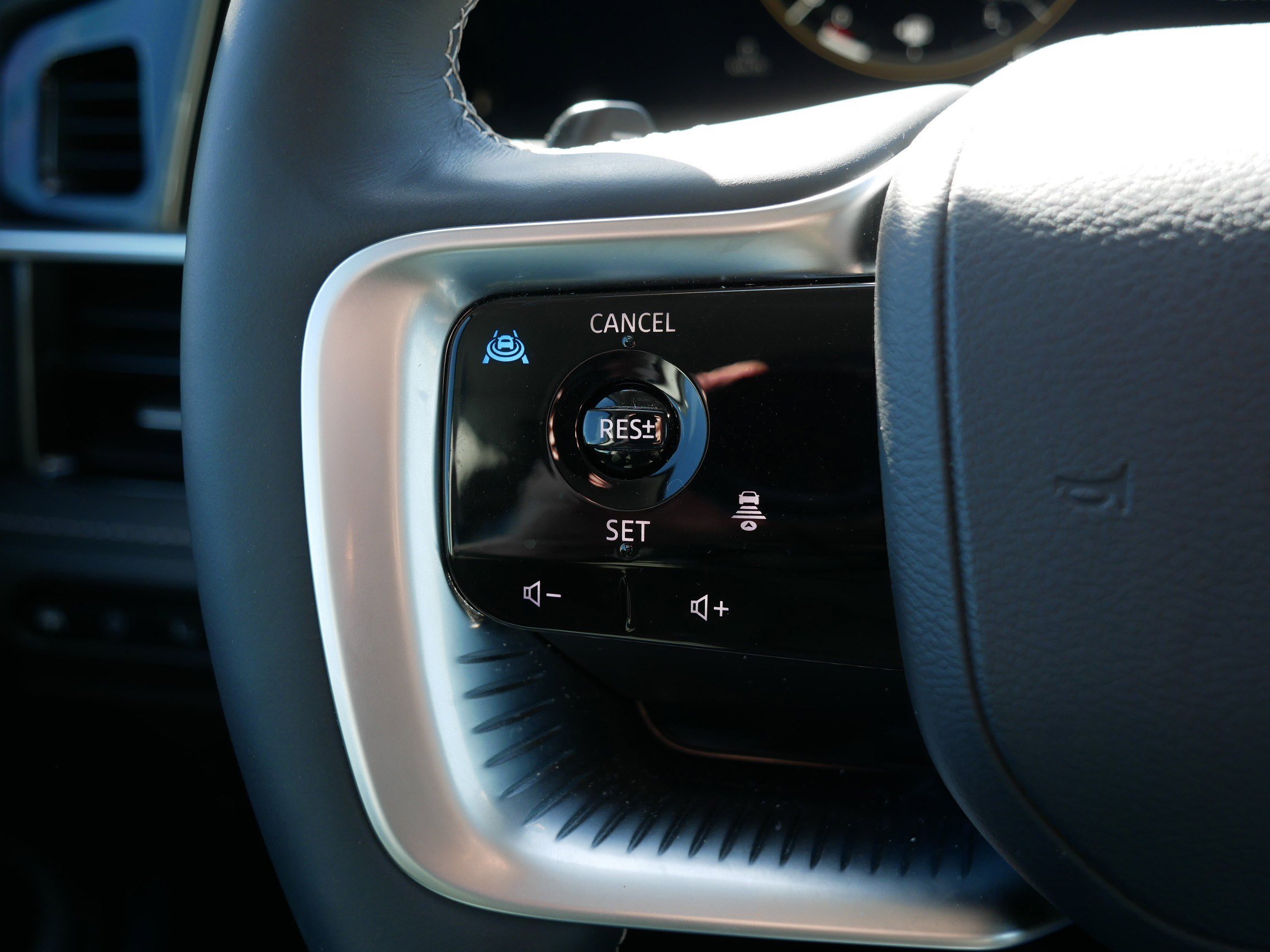 Certified 2025 INFINITI QX80 Luxe image 30