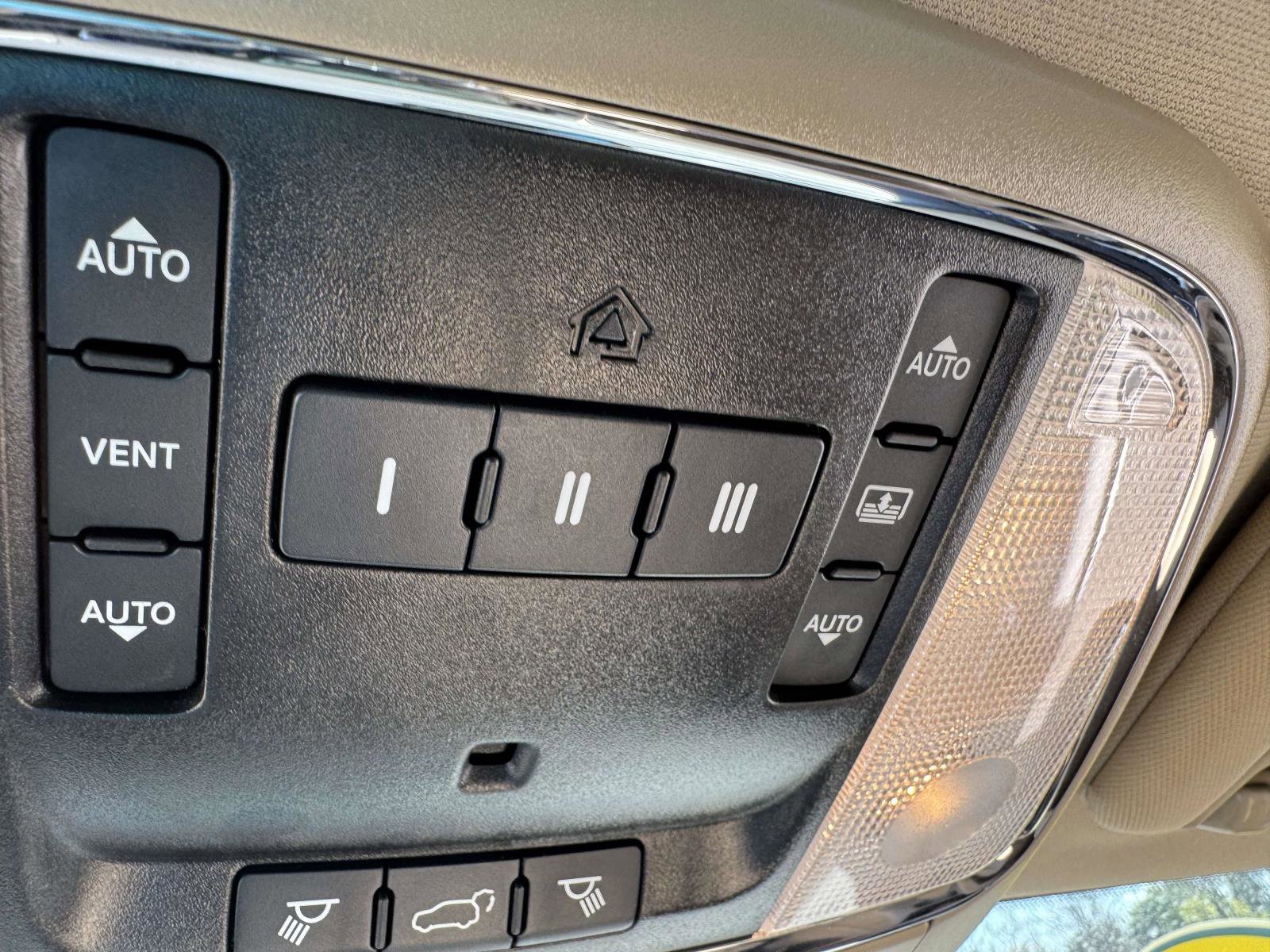 Used 2021 Jeep Grand Cherokee Overland AWD/4WD image 39