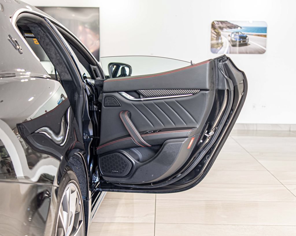 Used 2023 Maserati Ghibli Modena Q4 AWD/4WD image 43