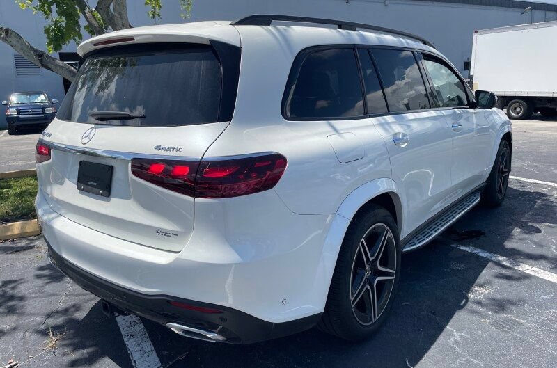 Used 2024 Mercedes-Benz GLS 450 4MATIC image 16