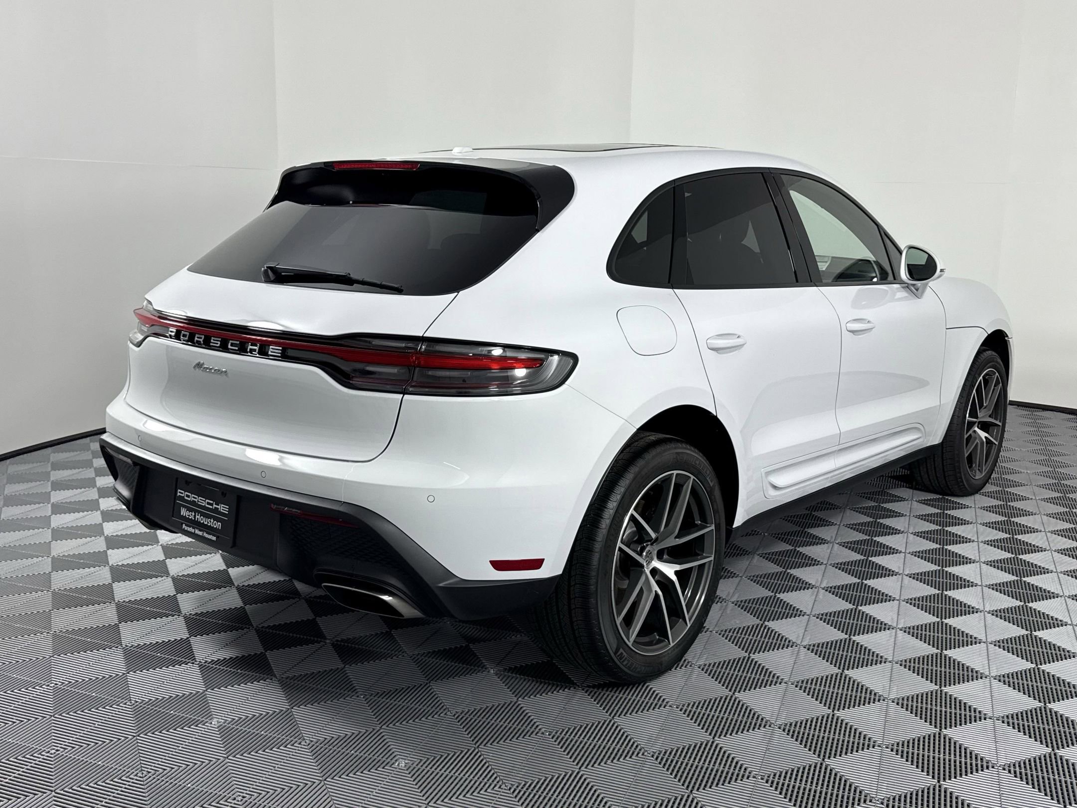 New 2025 Porsche Macan image 9