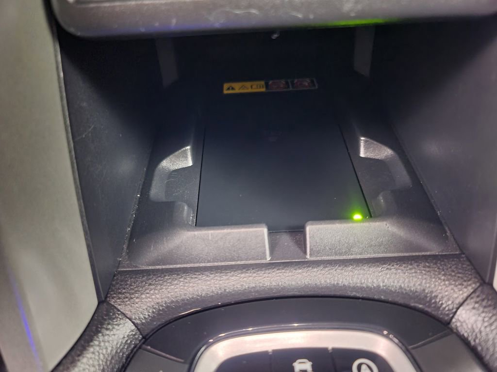 Used 2025 Toyota Corolla Cross LE image 34