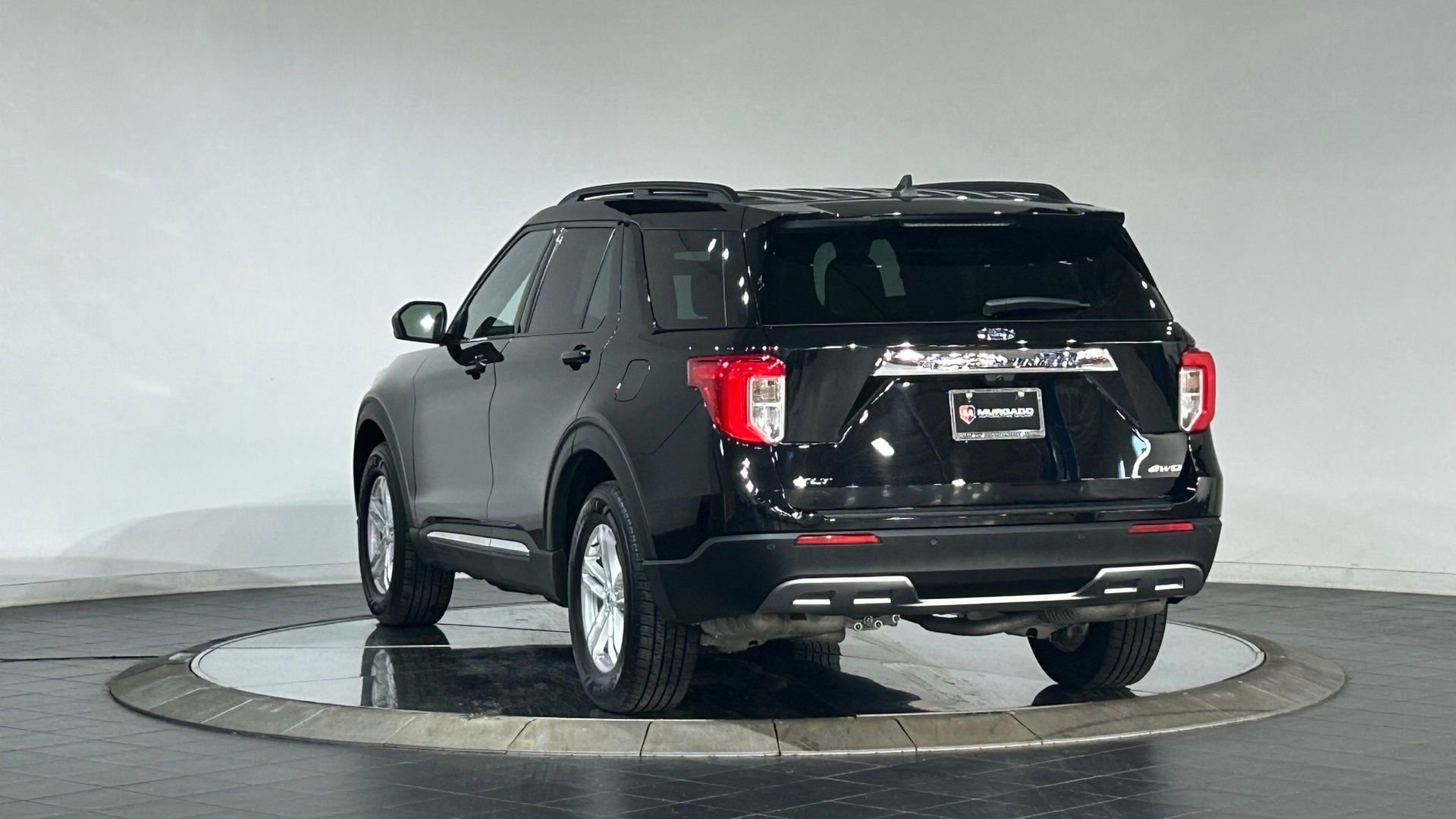 Used 2023 Ford Explorer XLT w/ Equipment Group 202A AWD/4WD image 7