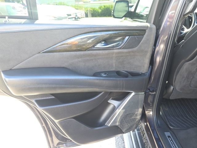 Used 2017 Cadillac Escalade Platinum image 27