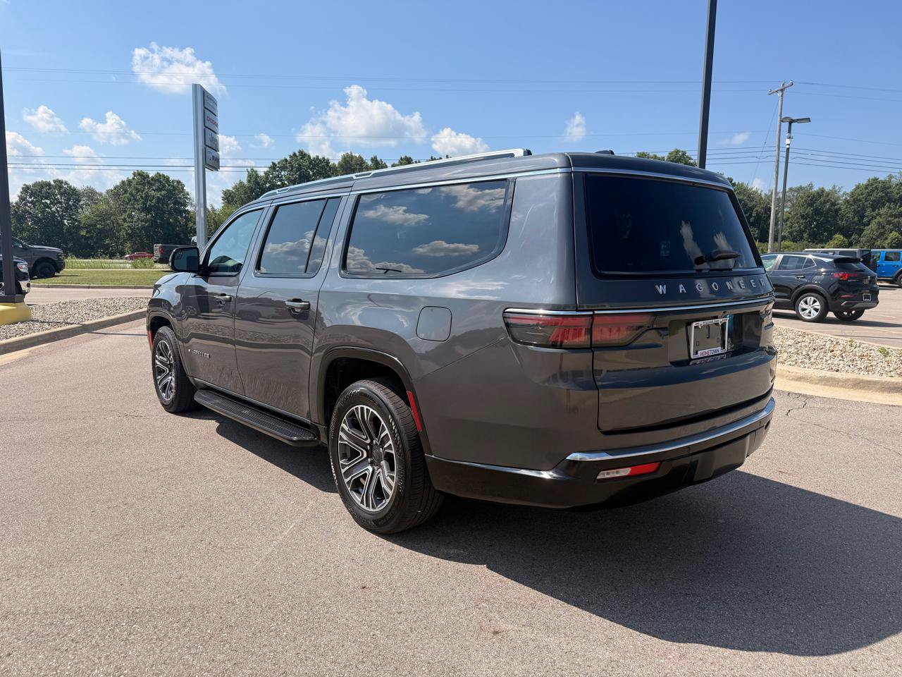 Used 2024 Jeep Wagoneer L Series II w/ Flexible Seating Group AWD/4WD image 5