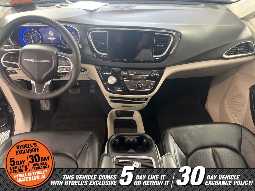 Used 2024 Chrysler Pacifica Touring-L FWD image 15