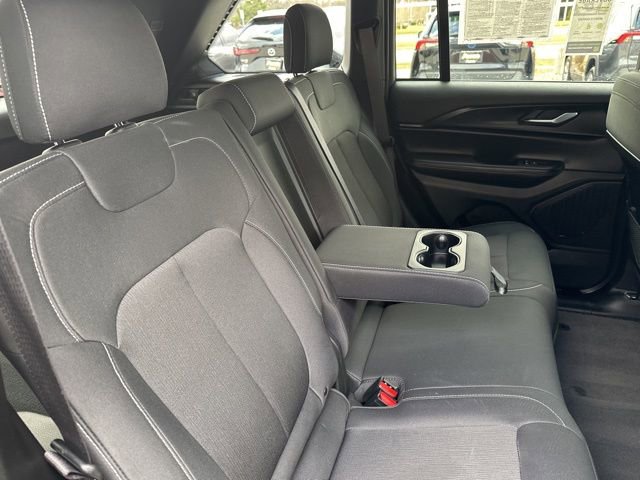 Used 2024 Jeep Grand Cherokee Laredo w/ Trailer Tow Package AWD/4WD image 16