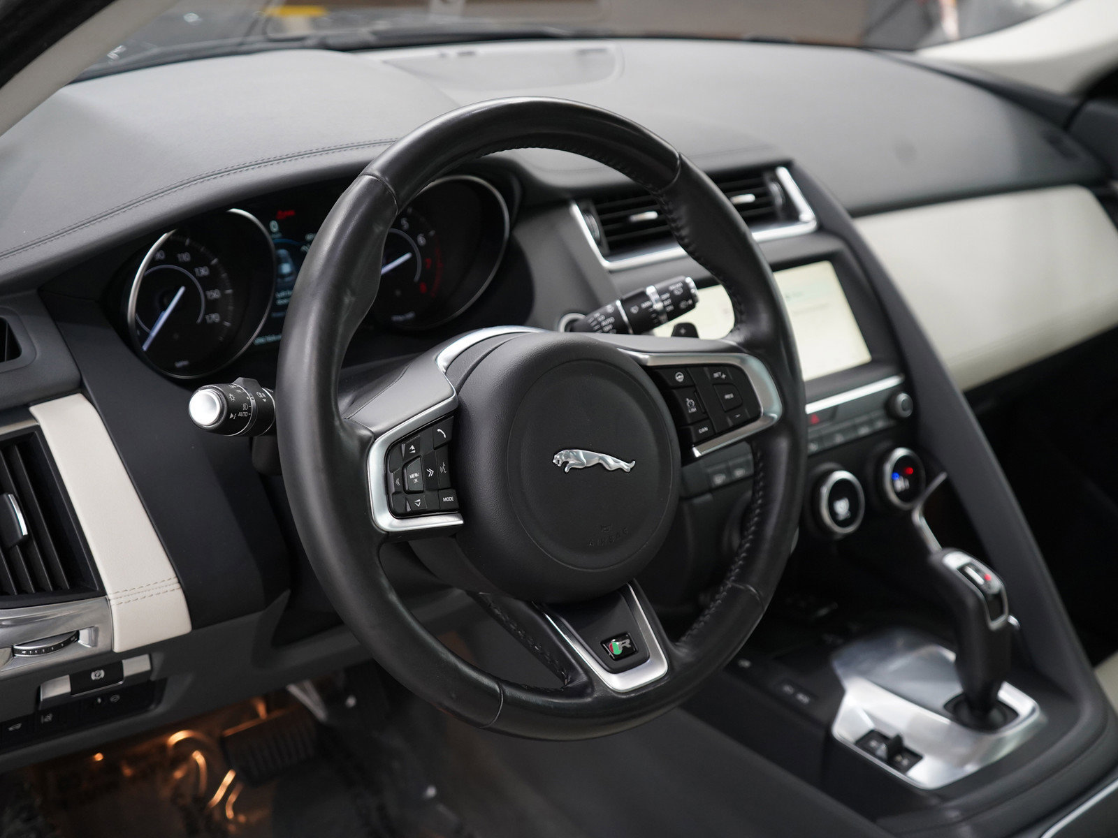 Used 2019 Jaguar E-PACE S image 22