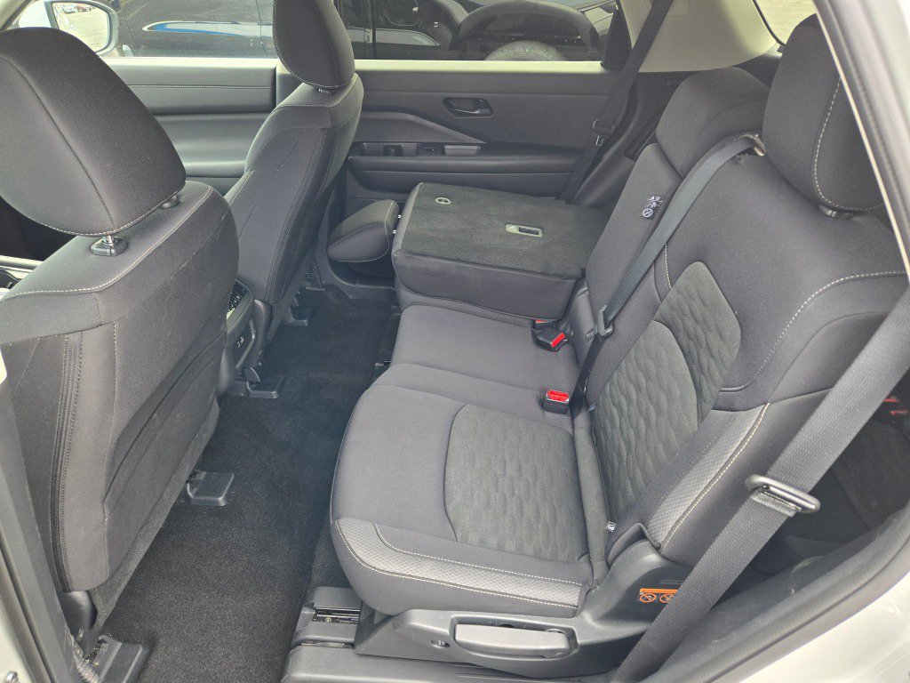 Used 2025 Nissan Pathfinder SV AWD/4WD image 19