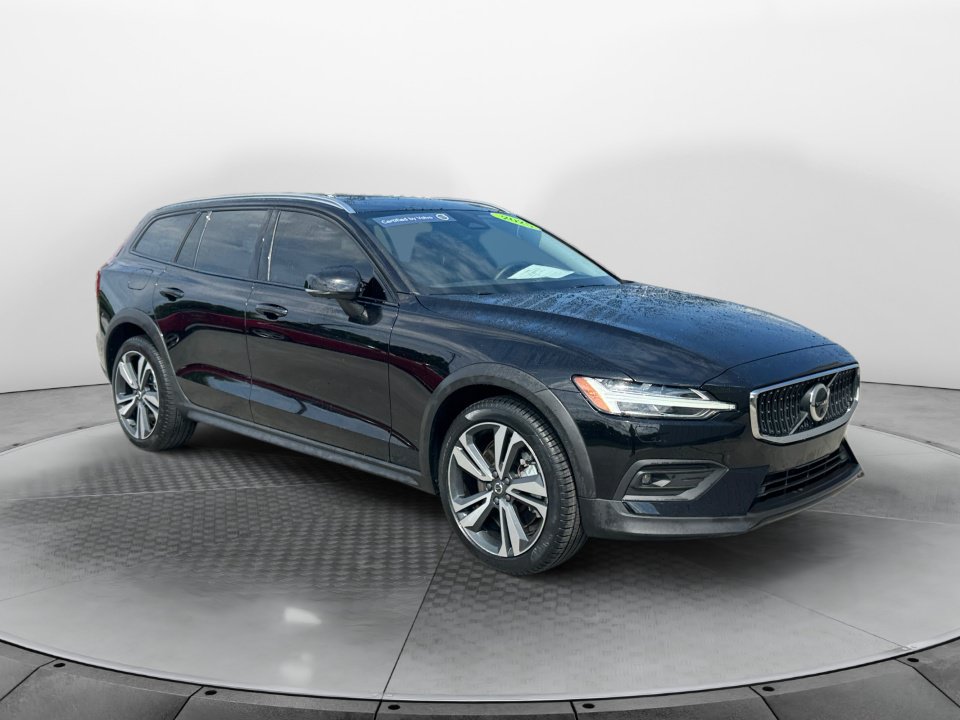 Used 2025 Volvo V60 B5 Cross Country Plus AWD/4WD image 1