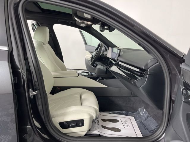 Used 2024 BMW 530i w/ Premium Package image 39