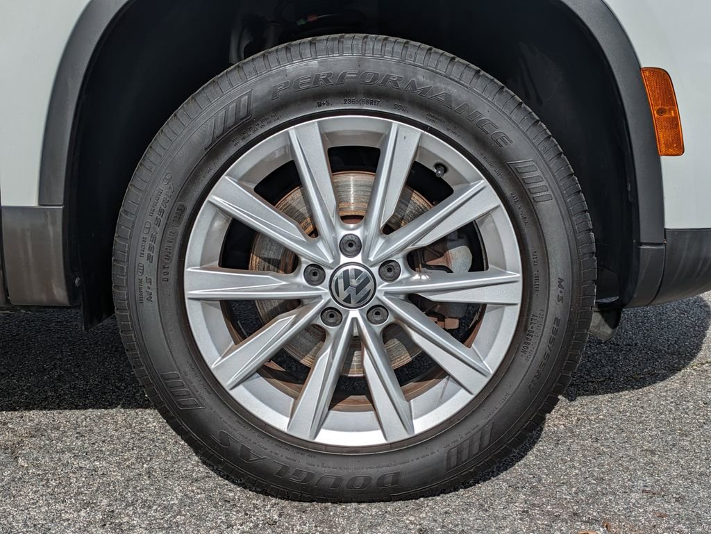 Used 2017 Volkswagen Tiguan Limited w/ Premium Package image 12