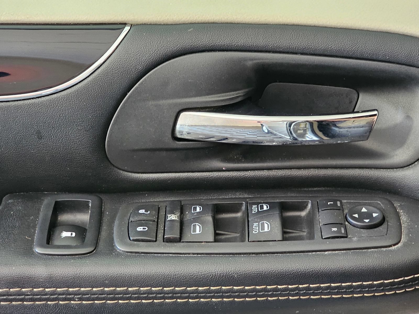 Used 2019 Dodge Grand Caravan SXT FWD image 17