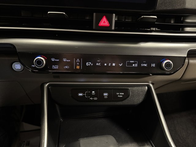 Used 2025 Kia Carnival image 31