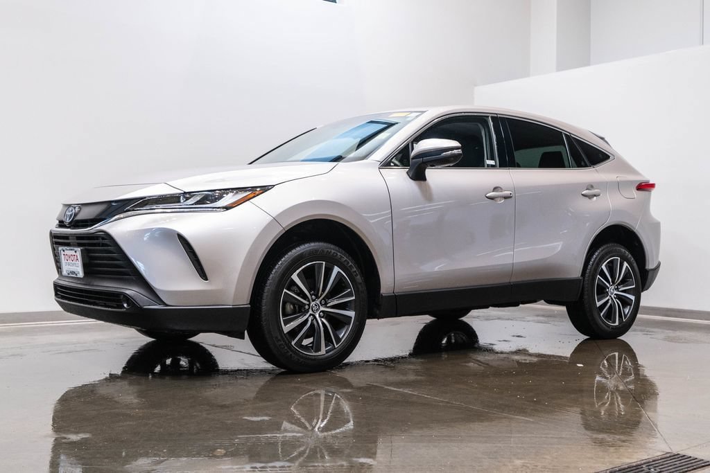Certified 2024 Toyota Venza LE AWD/4WD image 3