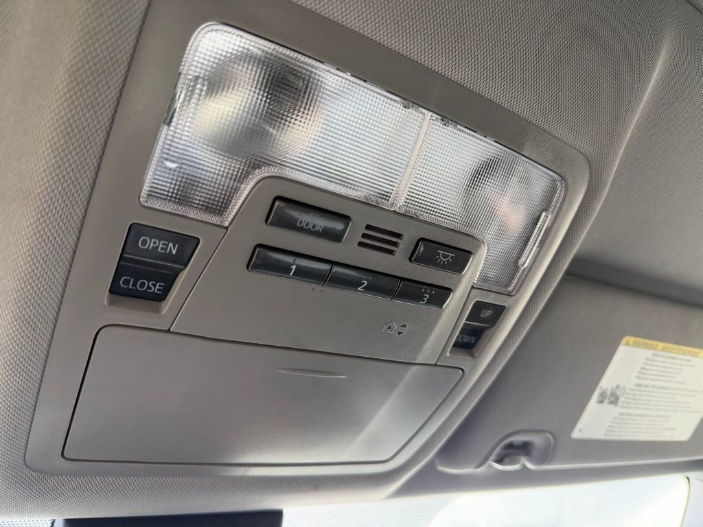 Used 2018 Toyota Highlander FWD V6 image 22