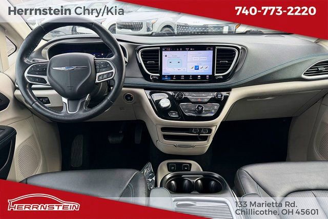 Used 2021 Chrysler Pacifica Touring-L image 6