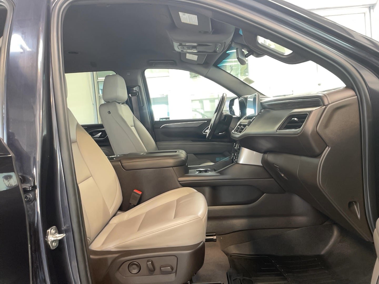Used 2022 Chevrolet Suburban Z71 w/ Max Trailering Package AWD/4WD image 25
