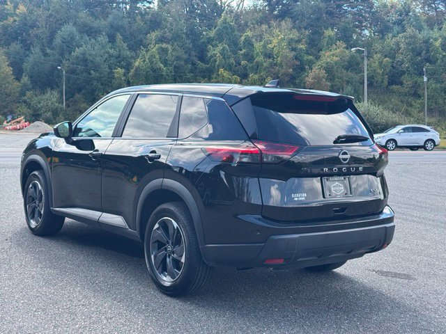 Used 2024 Nissan Rogue SV FWD image 5