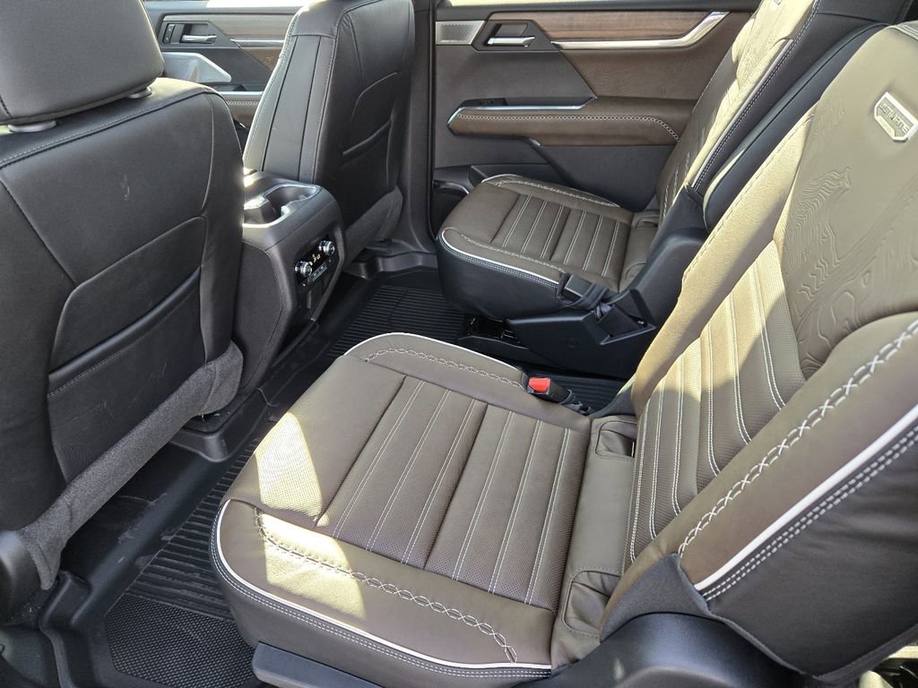 New 2026 GMC Acadia Denali Ultimate w/ LPO, Floor Liner Package AWD/4WD image 38