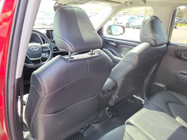 Used 2022 Toyota Highlander XLE AWD/4WD image 26