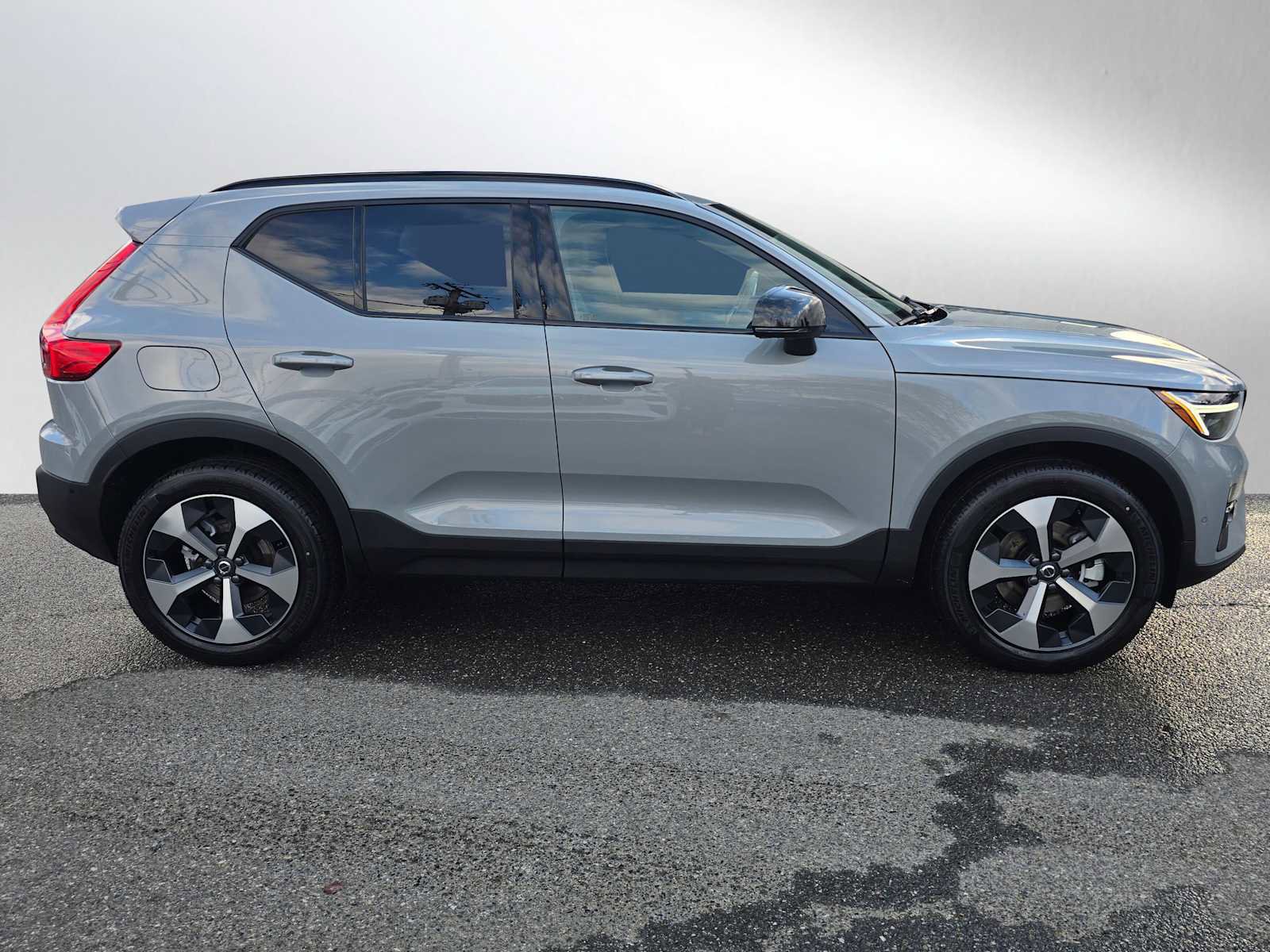 New 2026 Volvo XC40 B5 Plus w/ Protection Package Premier image 2