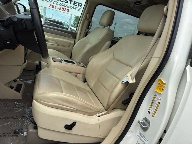 Used 2010 Volkswagen Routan SEL FWD image 5